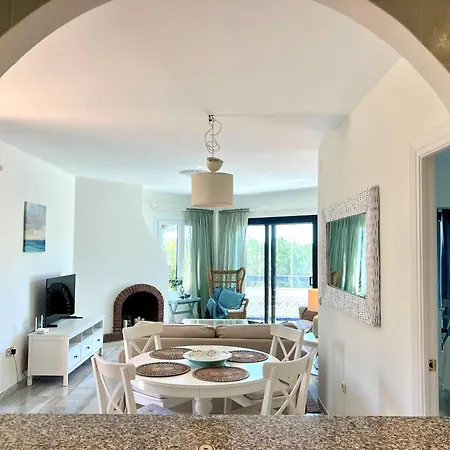 Elegant Coastal Escape Apartment *