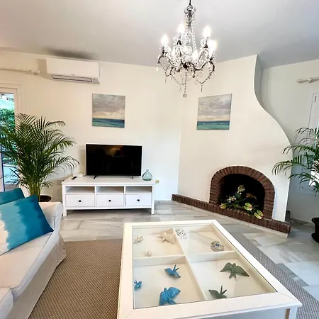 דירה Elegant Coastal Escape