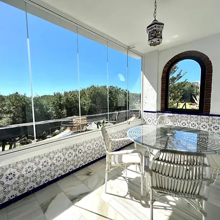 Elegant Coastal Escape מיחאס קוסטה