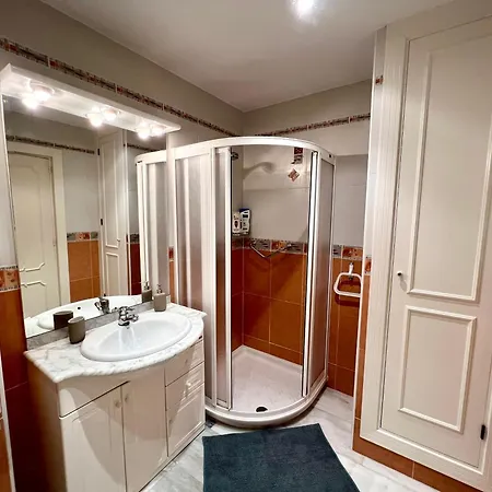 דירה Elegant Coastal Escape *