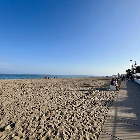 Elegant Coastal Escape מיחאס קוסטה
