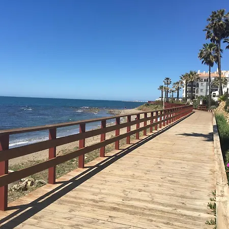 דירה Elegant Coastal Escape *