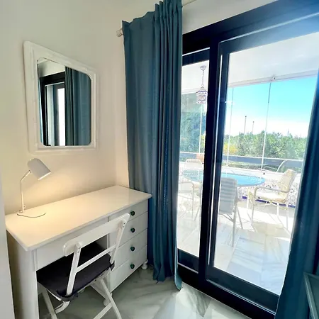 Elegant Coastal Escape דירה *